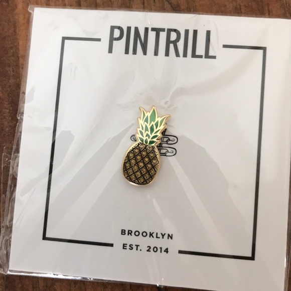 pintrill Jewelry - Pin 3/4” tall. NWOT
